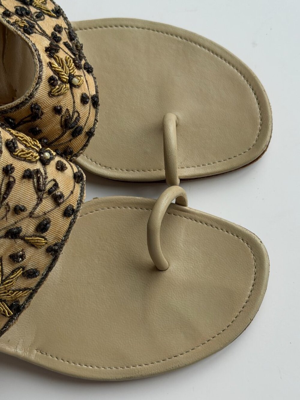 Vintage Manolo Blahnik Embroidered Toe-Ring Sandals, IT 38.5, approx. US 8 - Picture 13 of 14